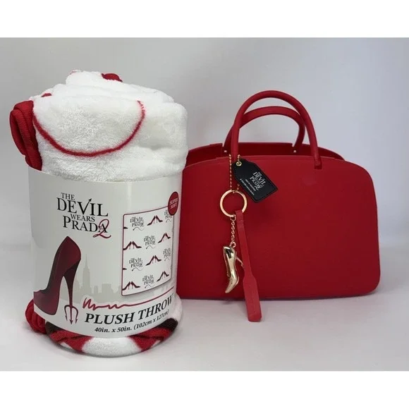 The Devil Wears PRADA Popcorn Purse Bucket With Charms & Blanket Set New